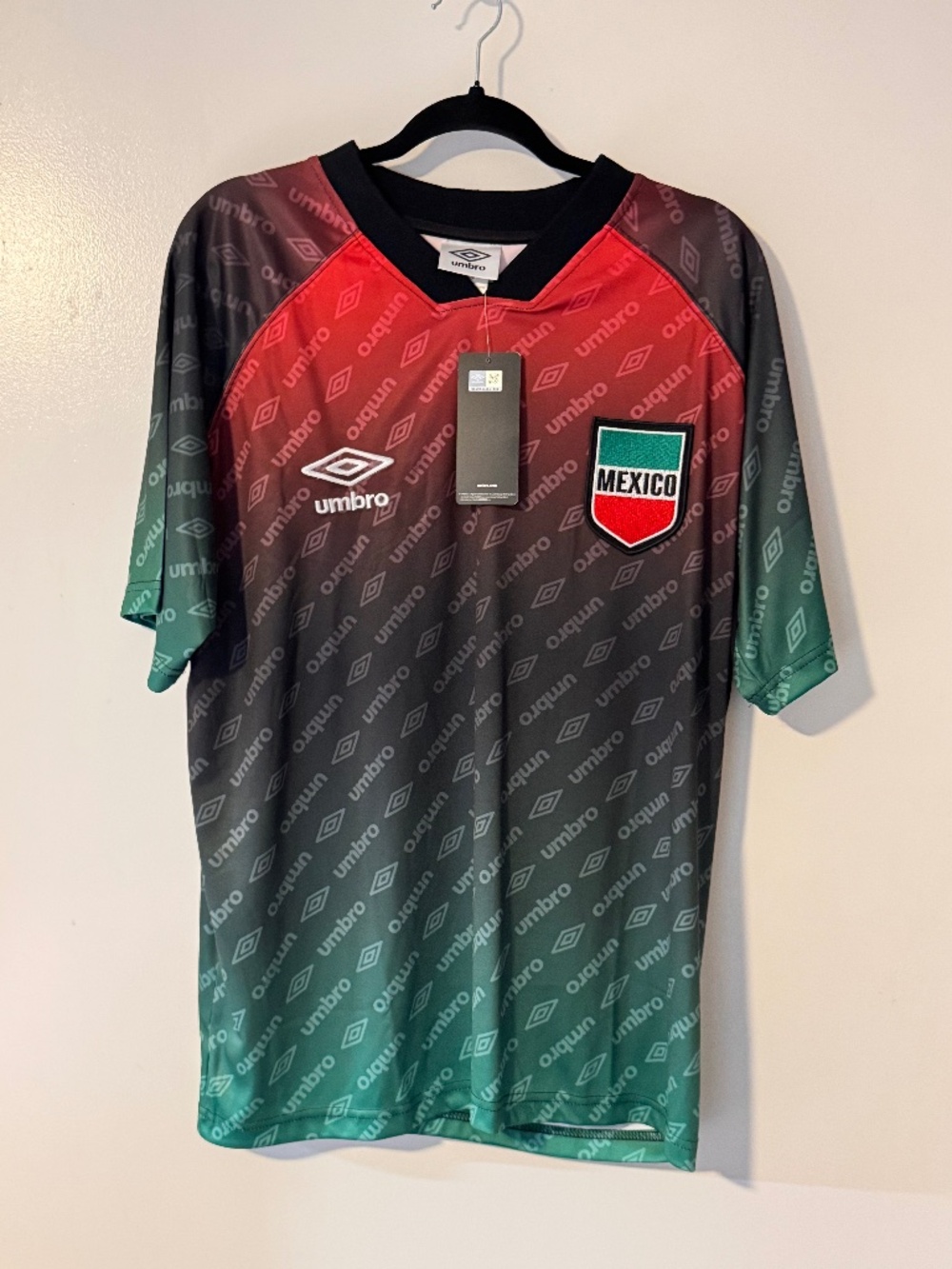 Gradient Red/Black/Green (Early 2000s Vibe)